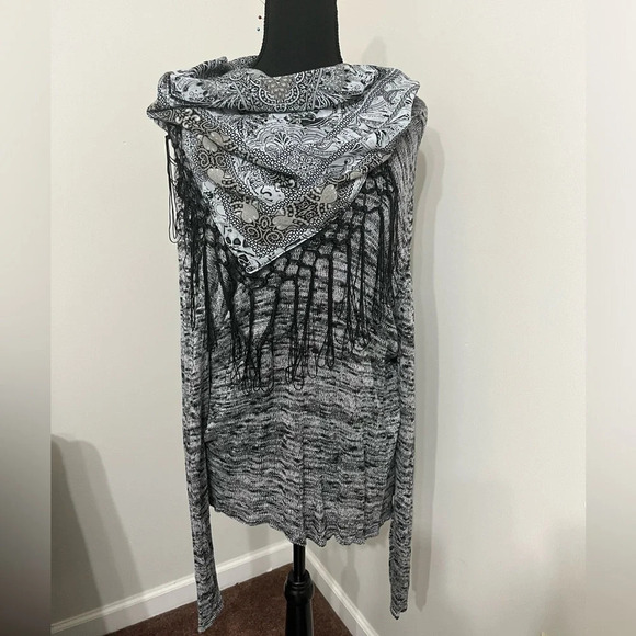 Tantrums Tops - NWOT TANTRUMS XXL Grey Black White light Sweater Tunic w Bandanna Fringe Scarf